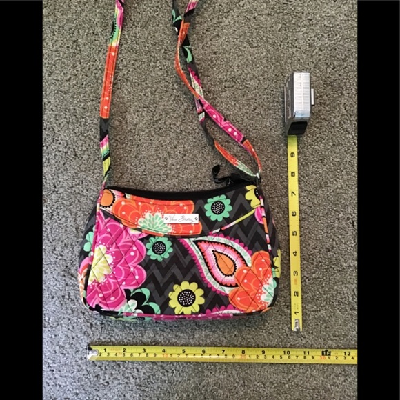 Treasure Trove of Vera Bradley. All 6 Bags +A Cookbook - Picture 12 of 16
